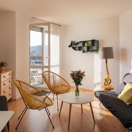 Sunny Apartment In Modrany By Prague Days Eksteriør billede