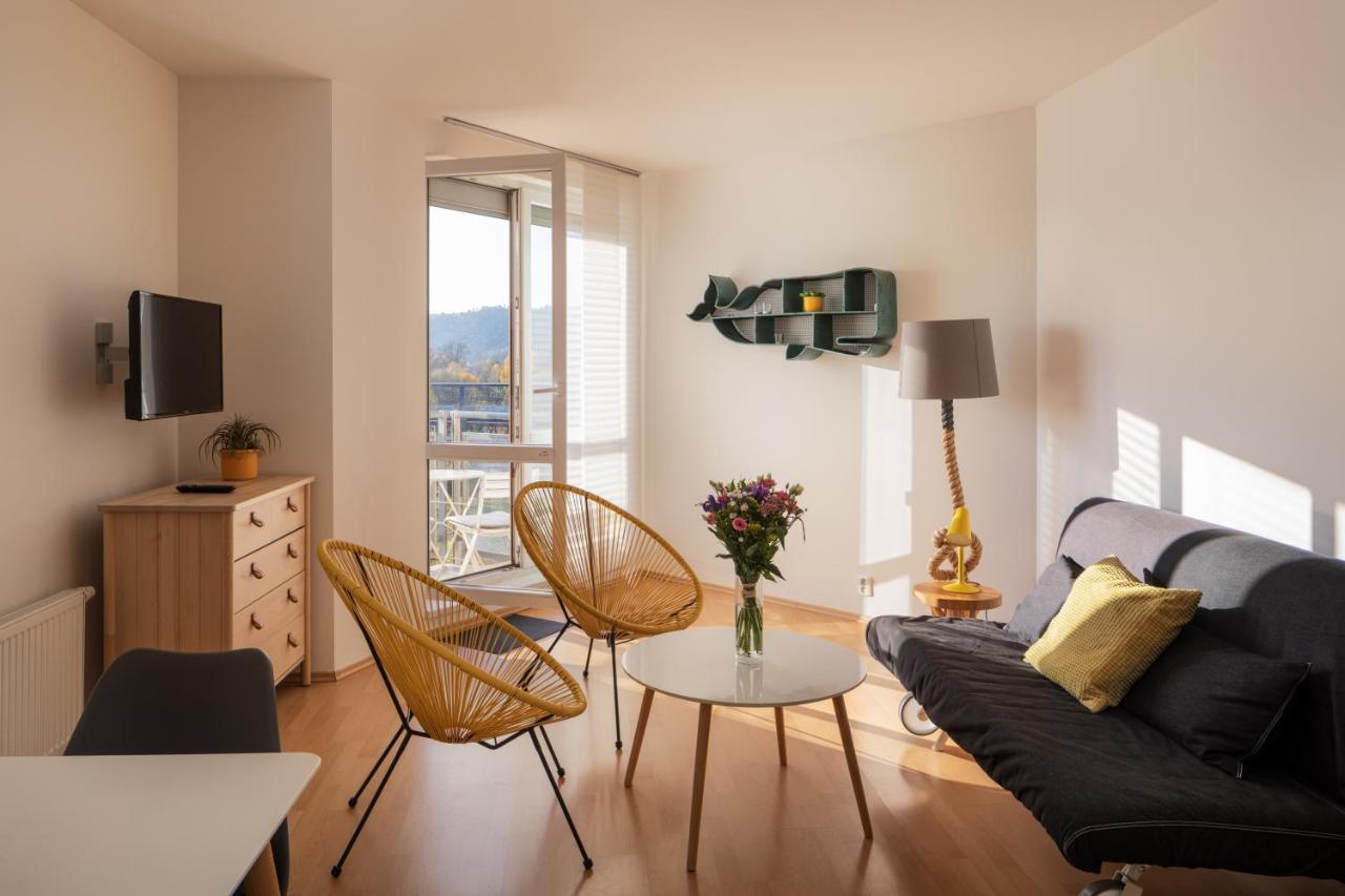 Sunny Apartment In Modrany By Prague Days Eksteriør billede