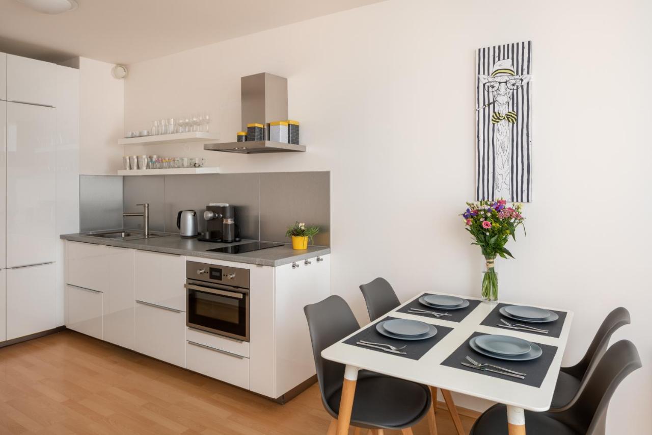 Sunny Apartment In Modrany By Prague Days Eksteriør billede