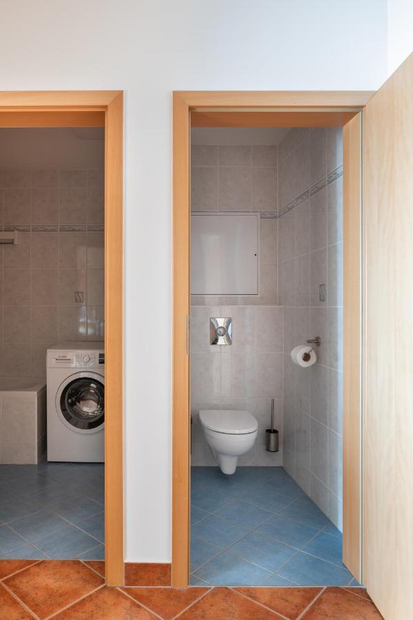 Sunny Apartment In Modrany By Prague Days Eksteriør billede