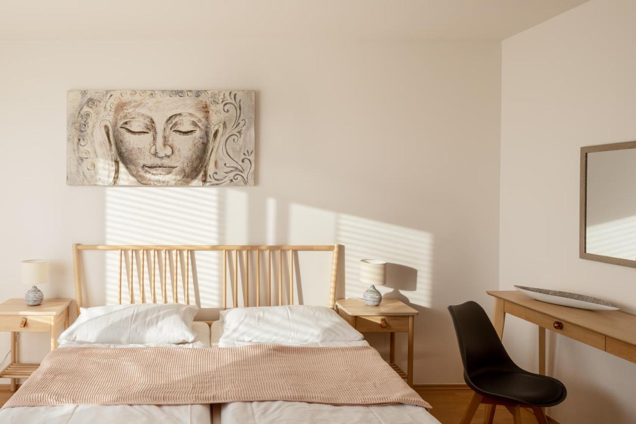 Sunny Apartment In Modrany By Prague Days Eksteriør billede